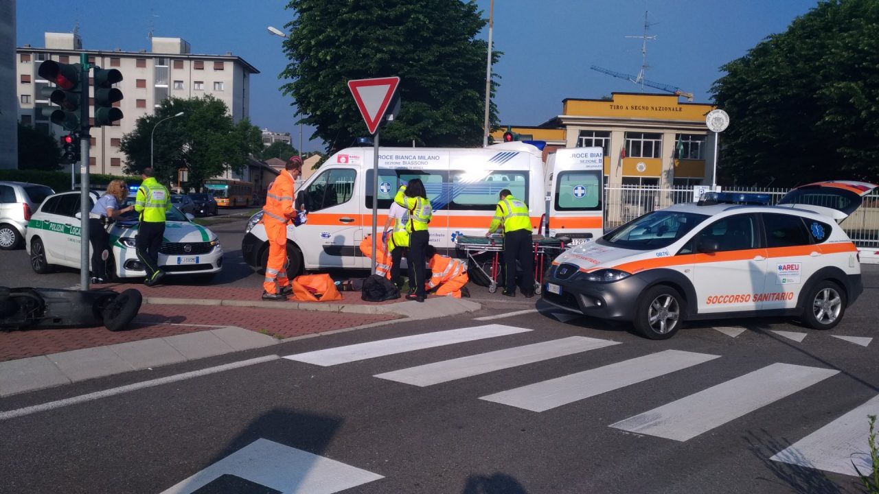 Grave incidente in via Po: 23enne in ospedale