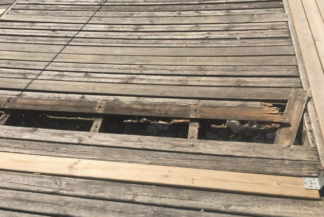 Laghetto: passerella rotta, la segnalazione in Consiglio comunale