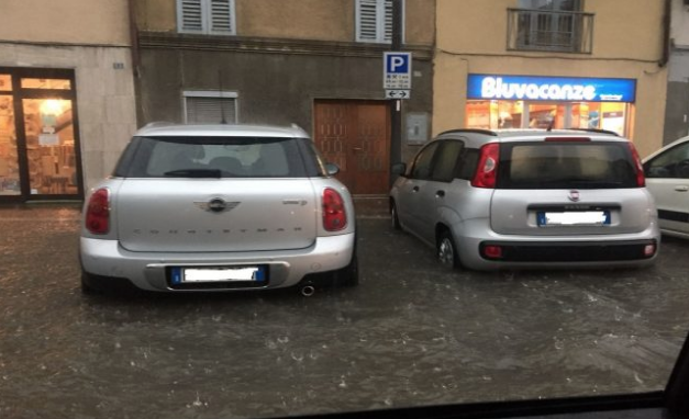 Nubifragio nel Comasco, Mariano sotto l’acqua