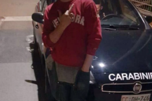 Bulletto oltraggia i Carabinieri su WhatsApp