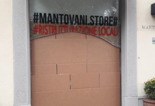Banda di ladri tenta la spaccata nella boutique Mantovani