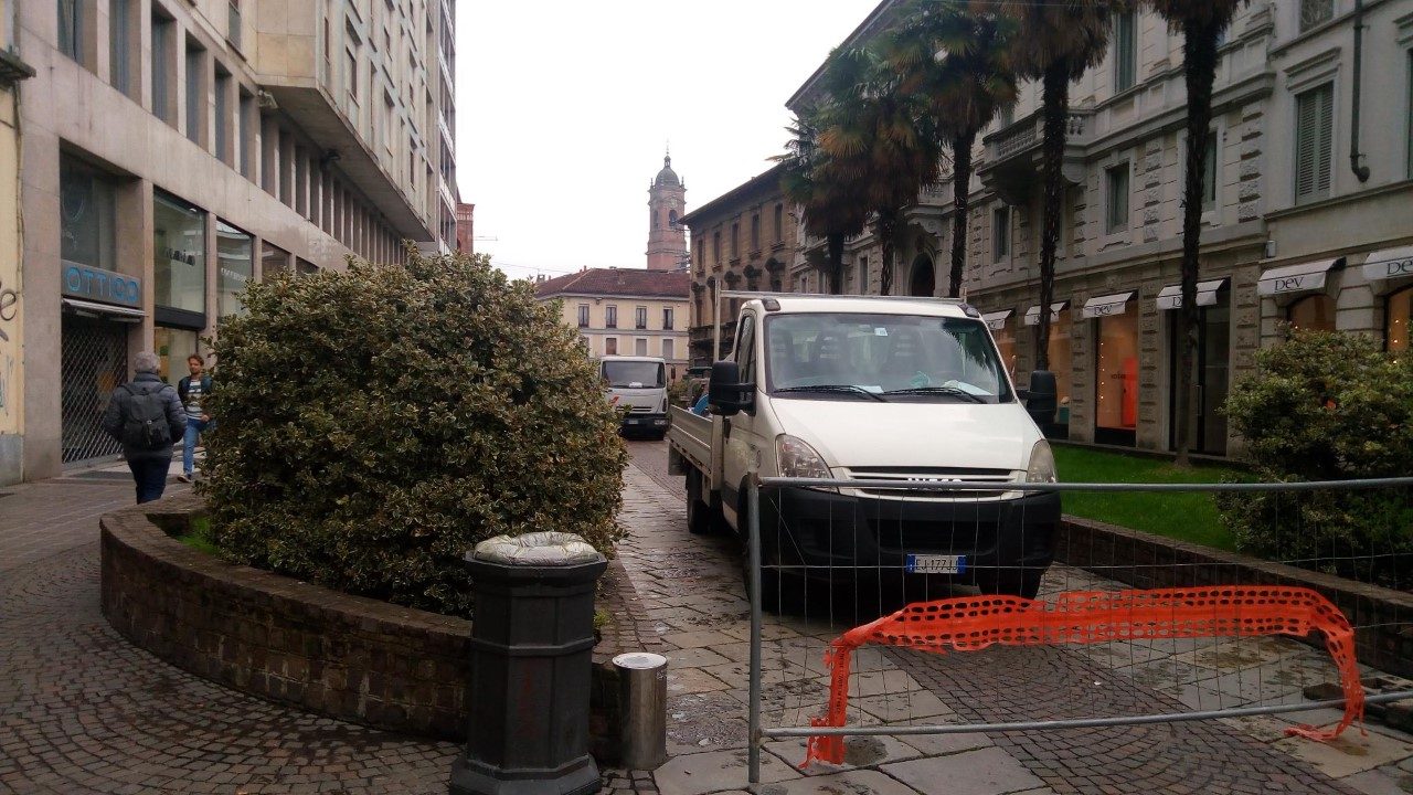 Perdita d’acqua in via Italia, operai al lavoro