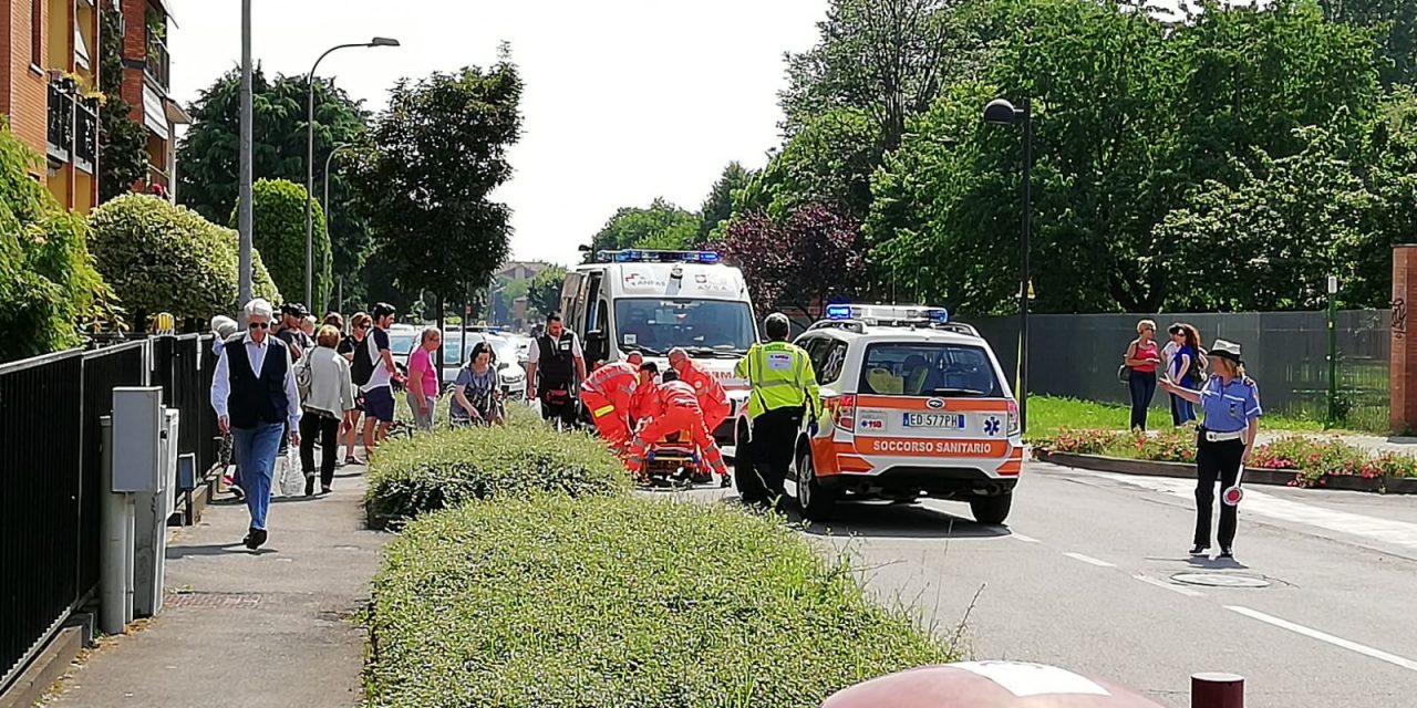 Cade in strada, paura per un 65enne