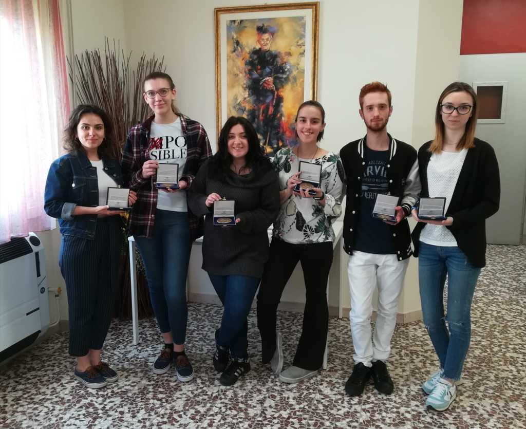 Monumento per don Beretta: premiati gli studenti del Modigliani