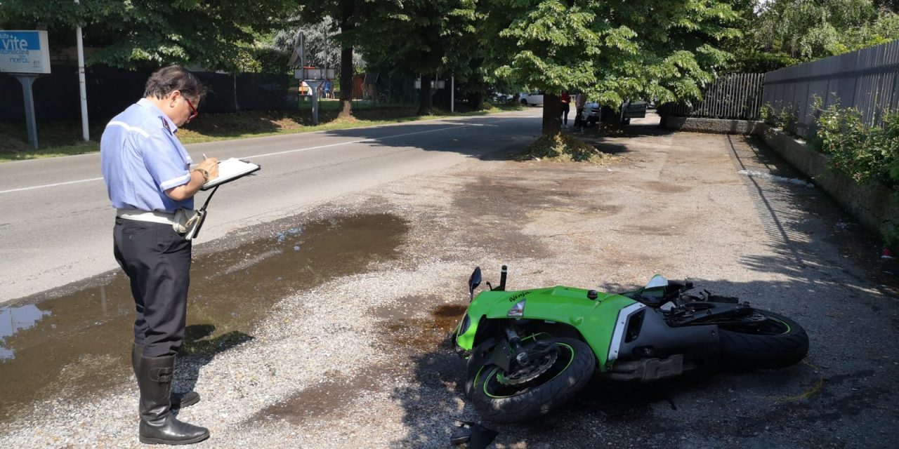 Scontro auto moto, due centauri in ospedale