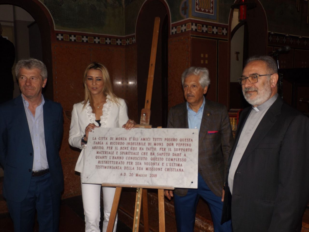 Inaugurata la targa per don Peppino Arosio