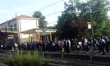 Vagoni come carri bestiame, pendolari sul piede di guerra