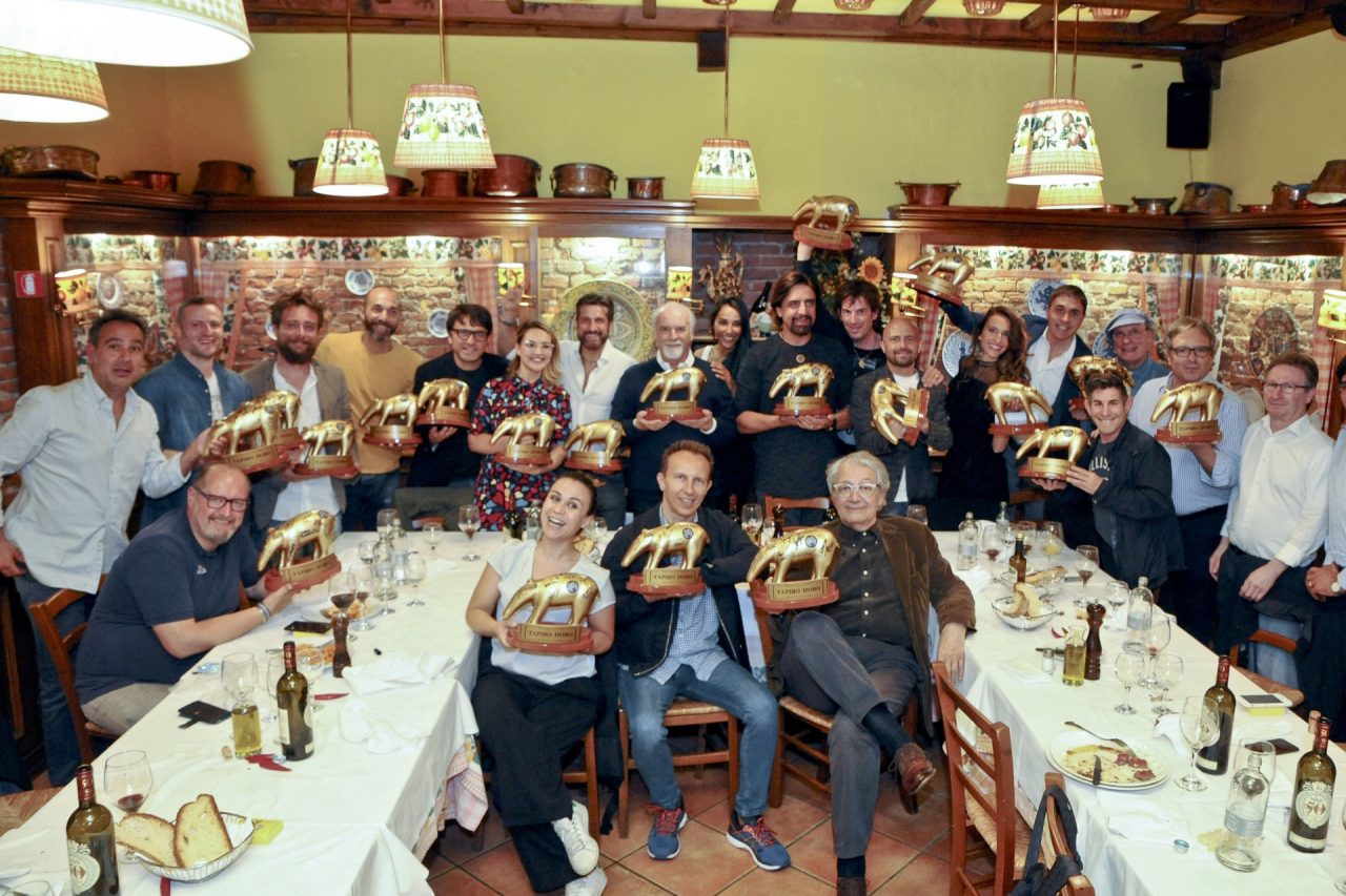 Lo staff al completo di Striscia la Notizia cena alla Pentola d’Oro