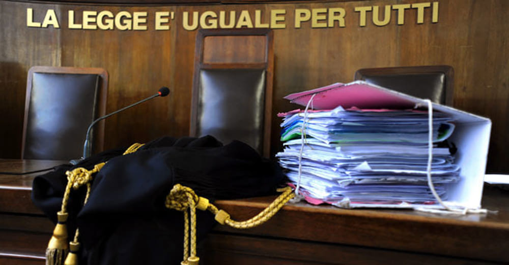 A processo per furto, ma l’imputato è morto da tre anni