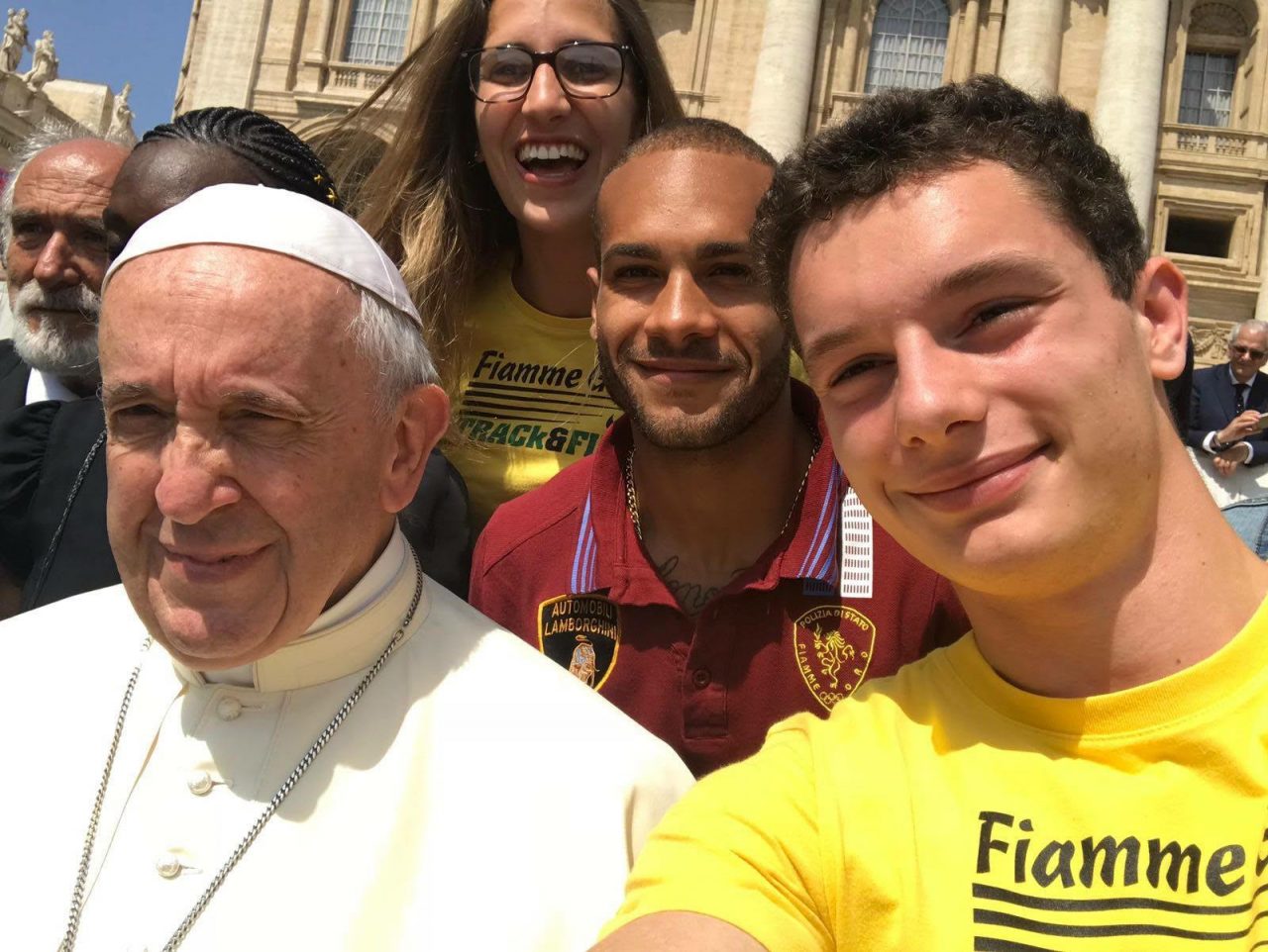Il selfie di Filippo Tortu con Papa Francesco in attesa del Golden Gala