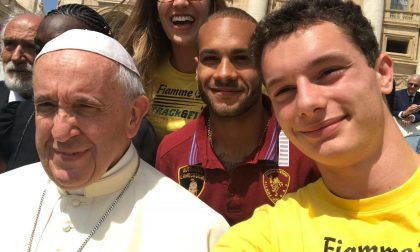 Il selfie di Filippo Tortu con Papa Francesco in attesa del Golden Gala
