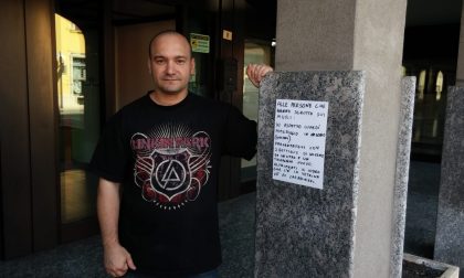 Negozio imbrattato dai teppisti: "Se non venite a pulire mando il video ai Carabinieri"... e qualcuno si presenta