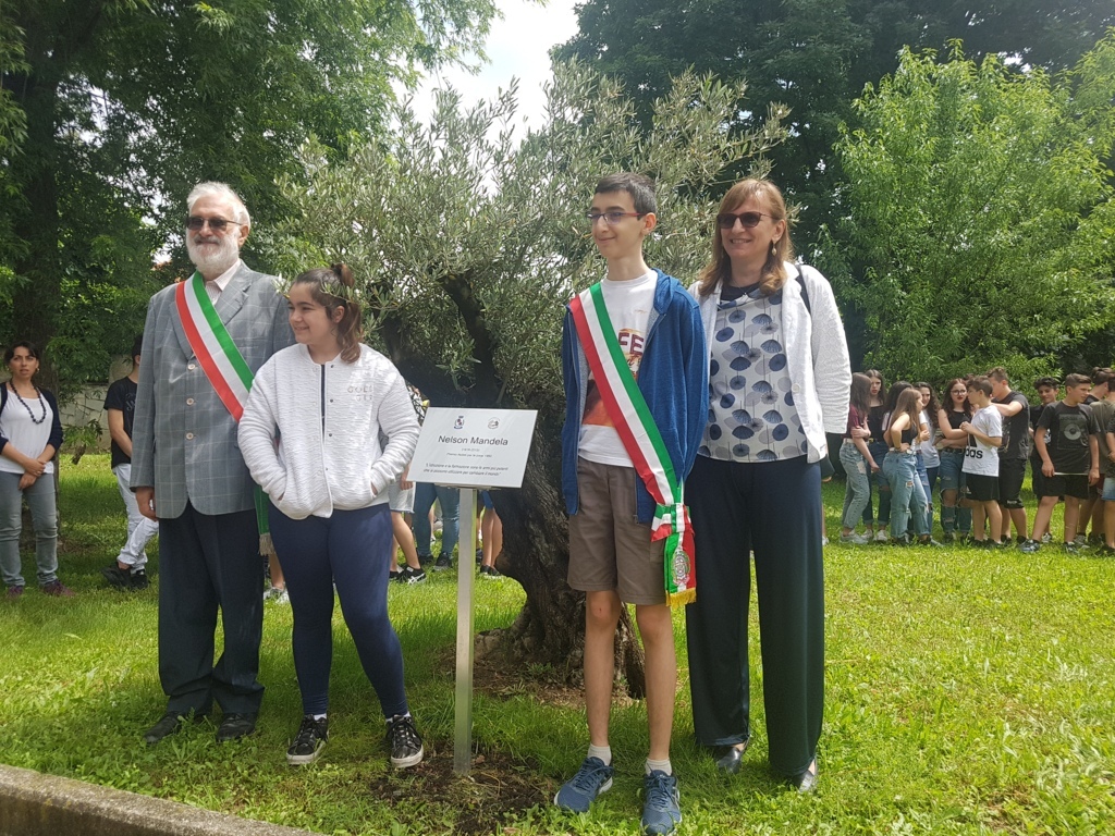 Intitolazione  della scuola media a Nelson Mandela. FOTO E VIDEO