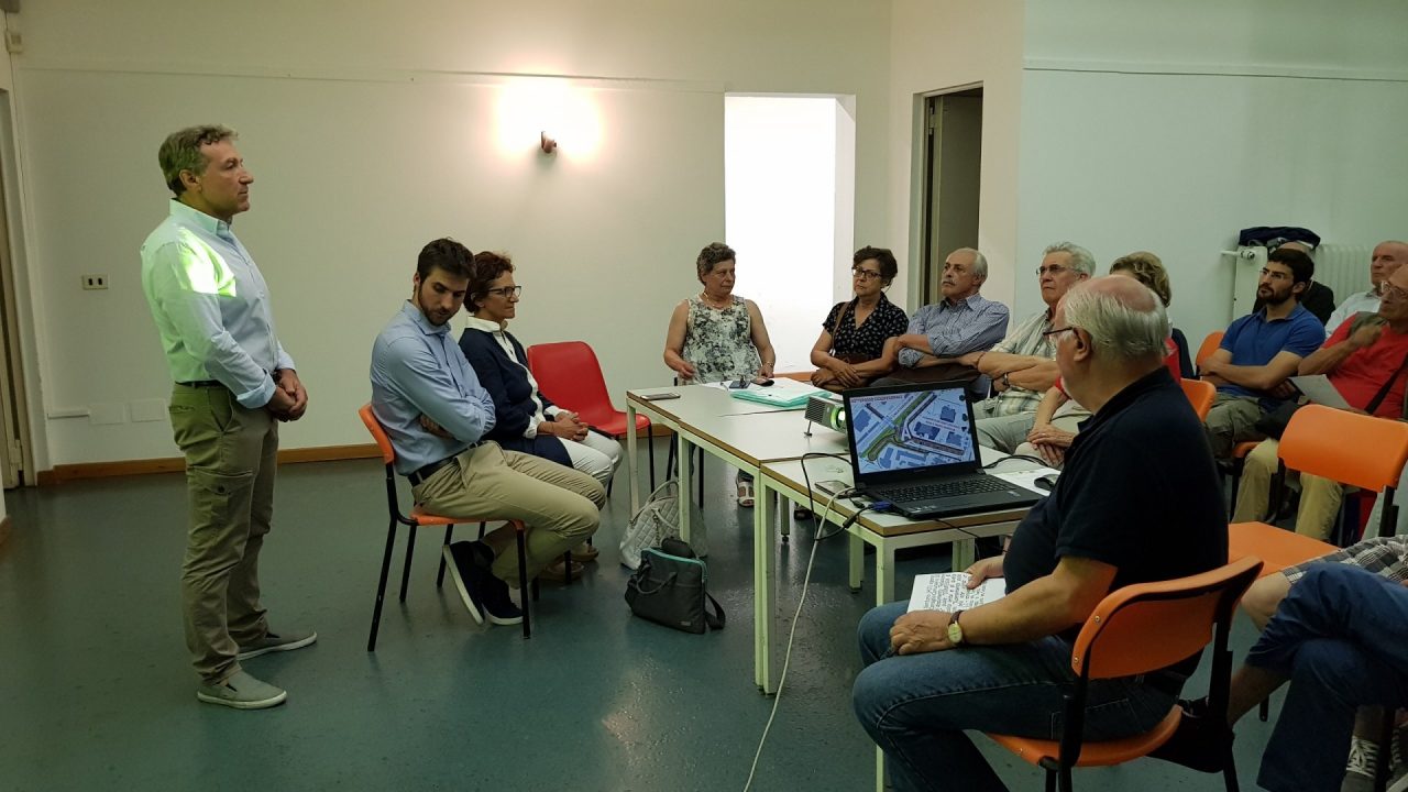 Arcore chiusura passaggio a livello assemblea pubblica infuocata FOTO VIDEO