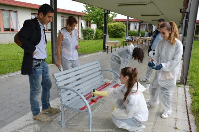 Omnicomprensivo, panchina rubata. L’appello del dirigente scolastico