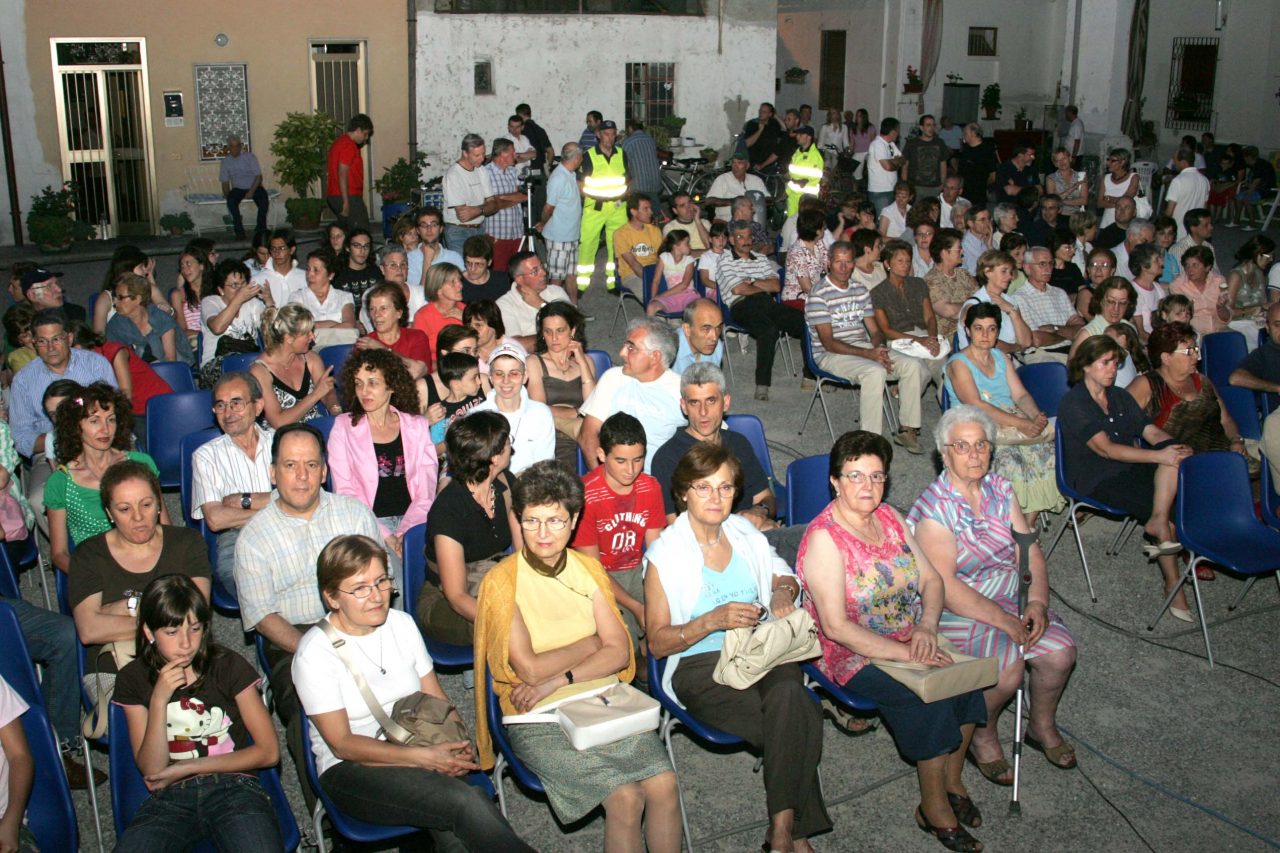 Ad Agrate torna il teatro nei cortili