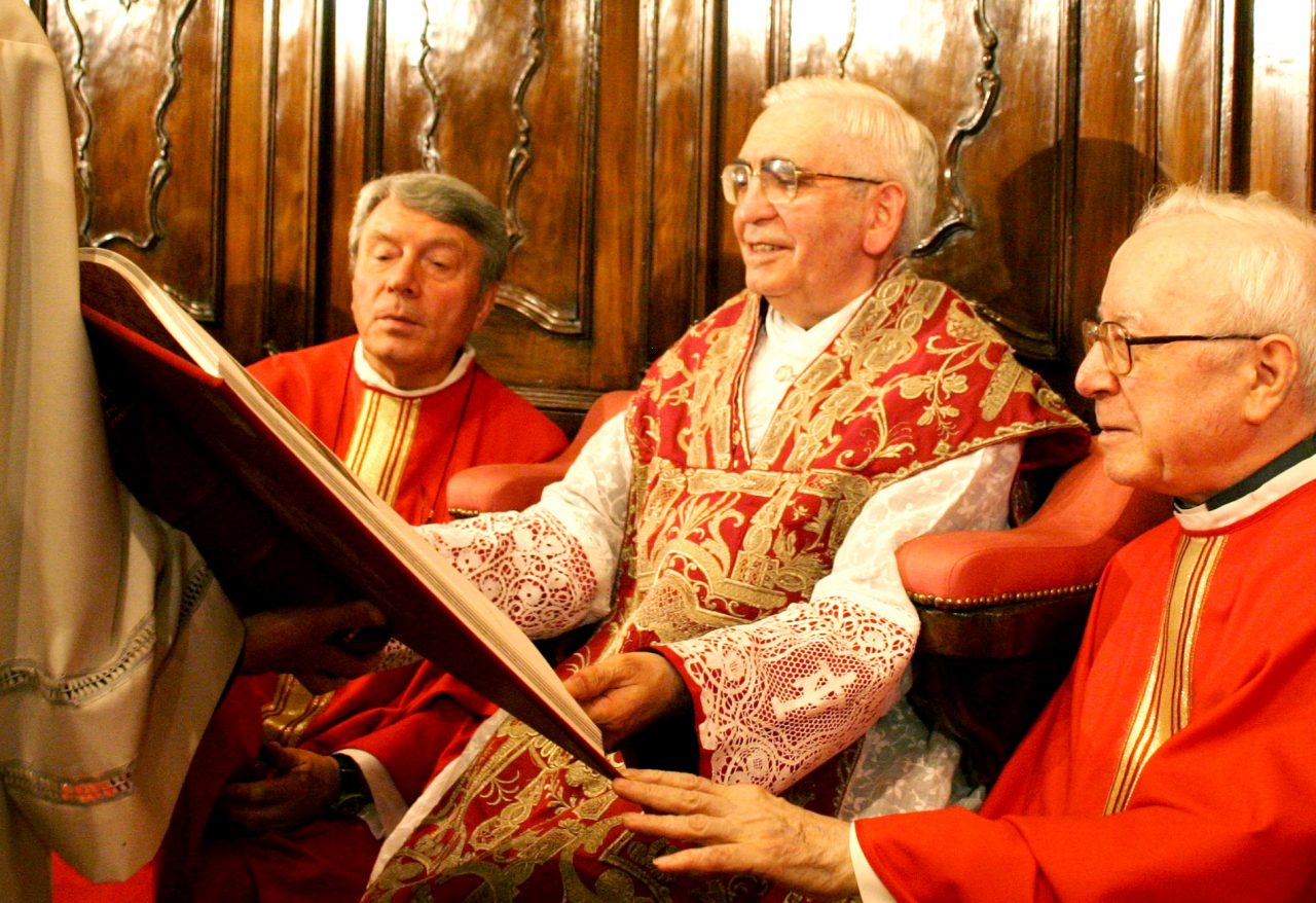 Domenica ad Agliate la festa per don Sandro, prete da 65 anni