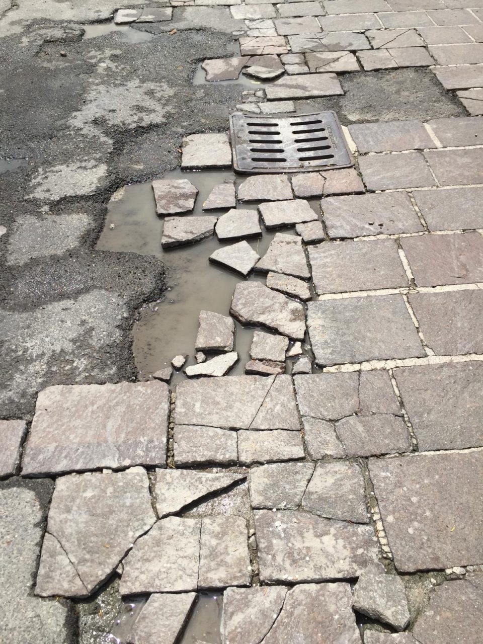 Per sistemare la piazza serve un milione e… fortuna