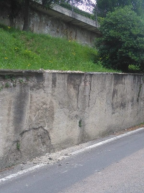 Strada chiusa a Velate camion deviati verso il centro cittadino