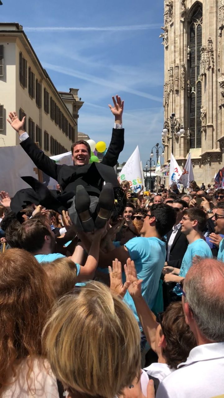 Don Gianmaria è prete, festa in Duomo a Milano