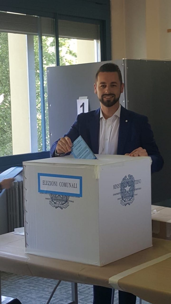 Elezioni comunali a Carate, Luca Veggian al seggio