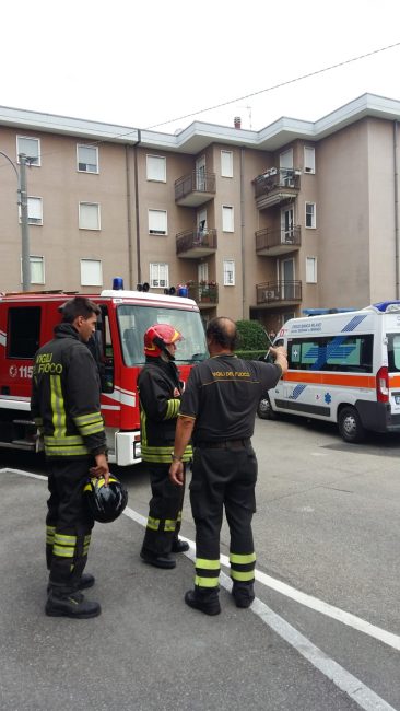 I pompieri sono arrivati intorno alle 16 in via Indipendenza a Triuggio