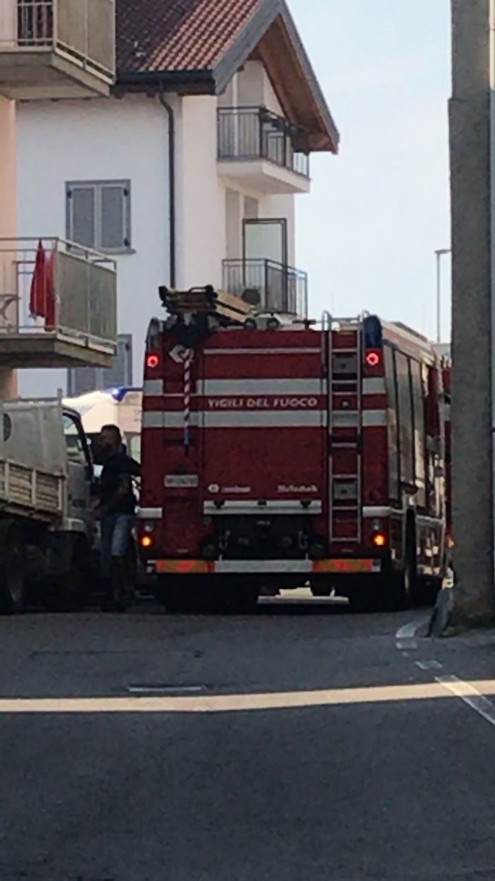 Pompieri a Tregasio soccorsa una donna (FOTO)