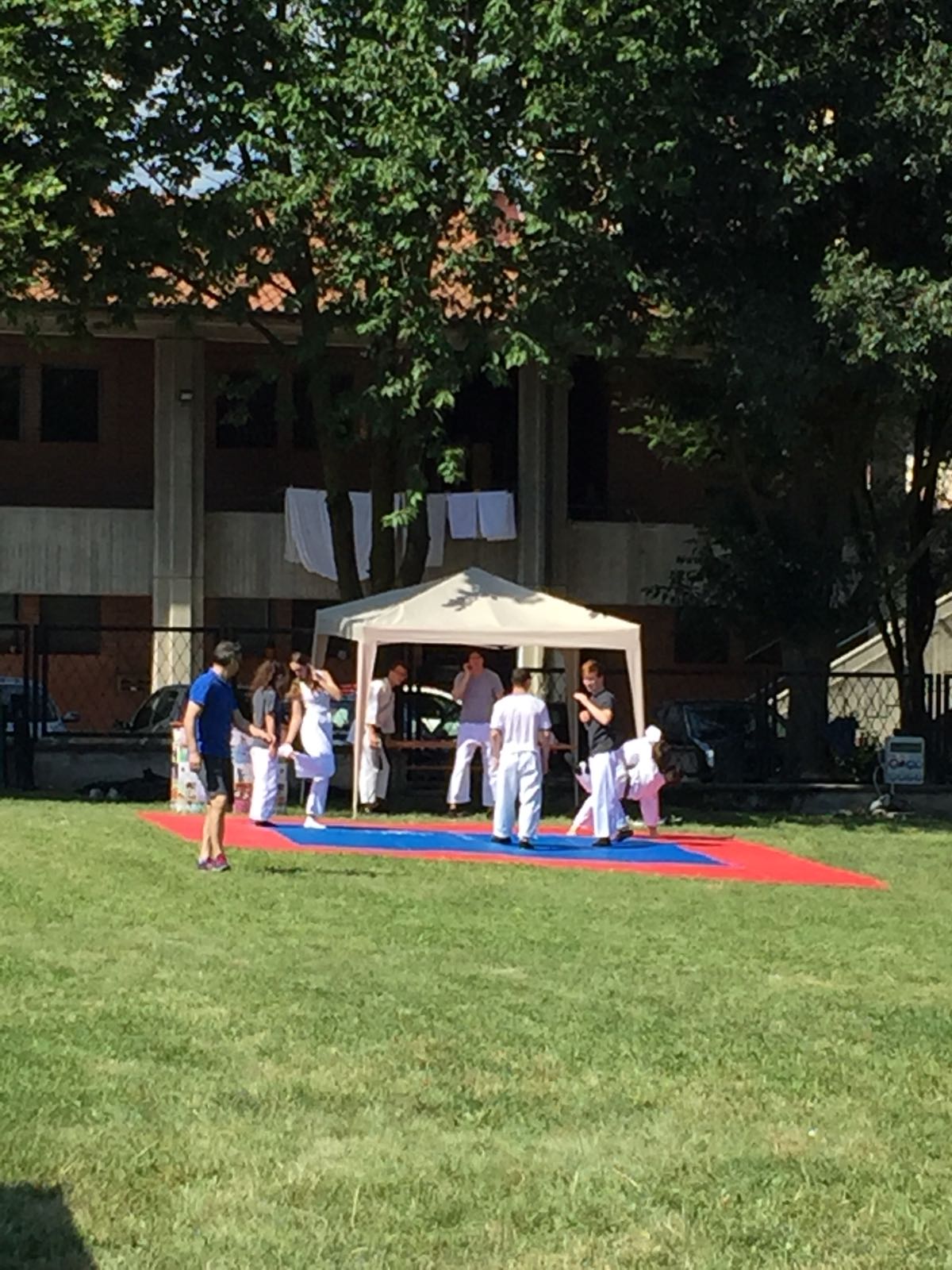 Due giorni di sport e divertimento a Burago. Grande successo per la seconda edizione della "Festa dello Sport", che sabato e domenica ha colorato di entusiasmo il Parco della Villa comunale