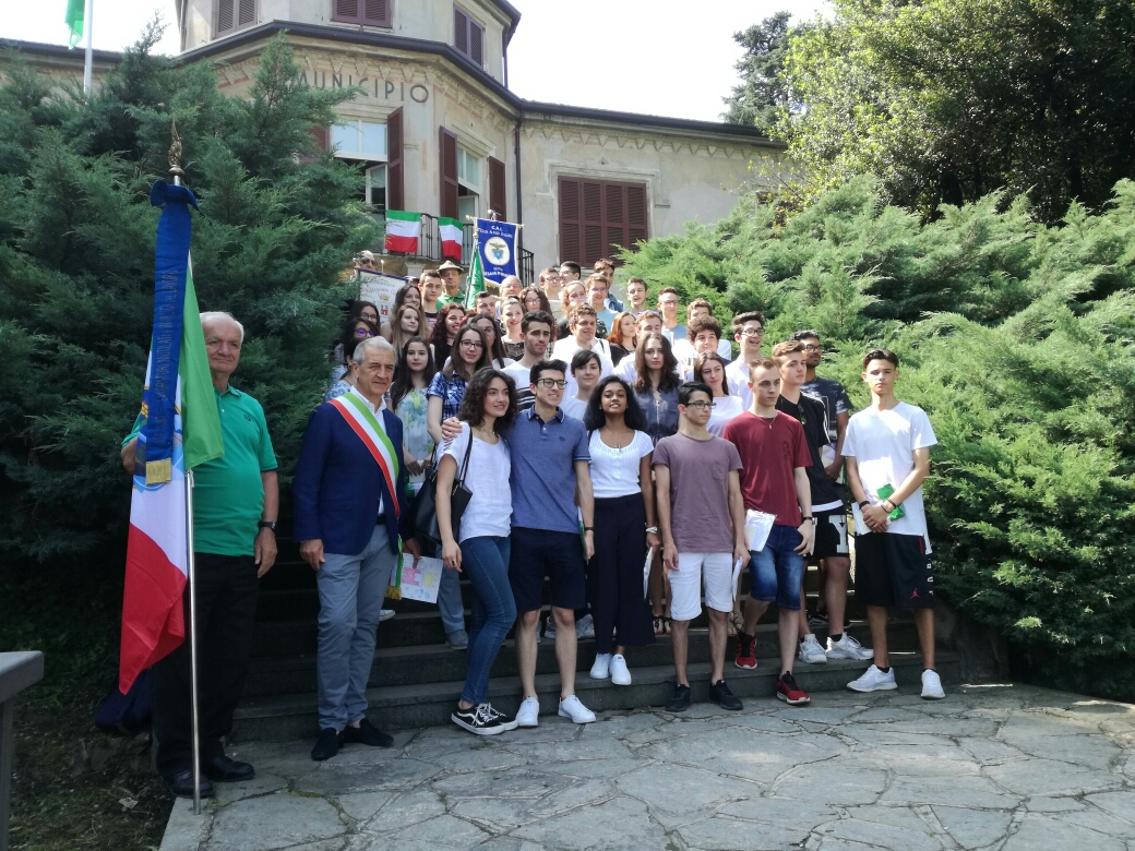 Costituzione e Tricolore per i 18enni