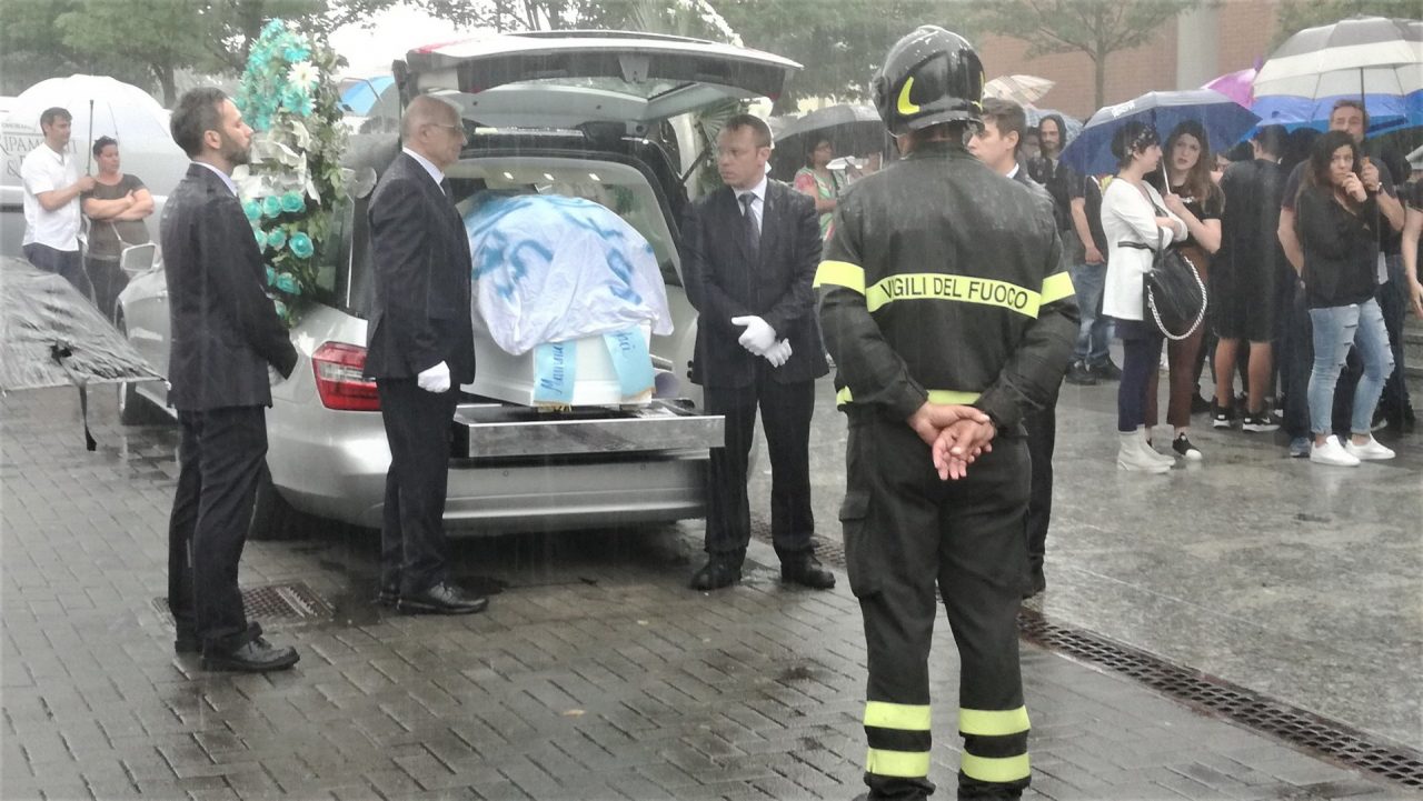 A Seregno l’ultimo saluto al 12enne morto di leucemia FOTO