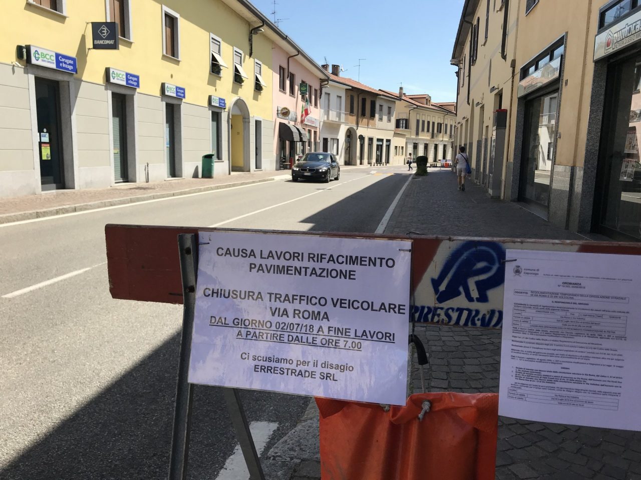 La via centrale di Caponago chiusa al traffico