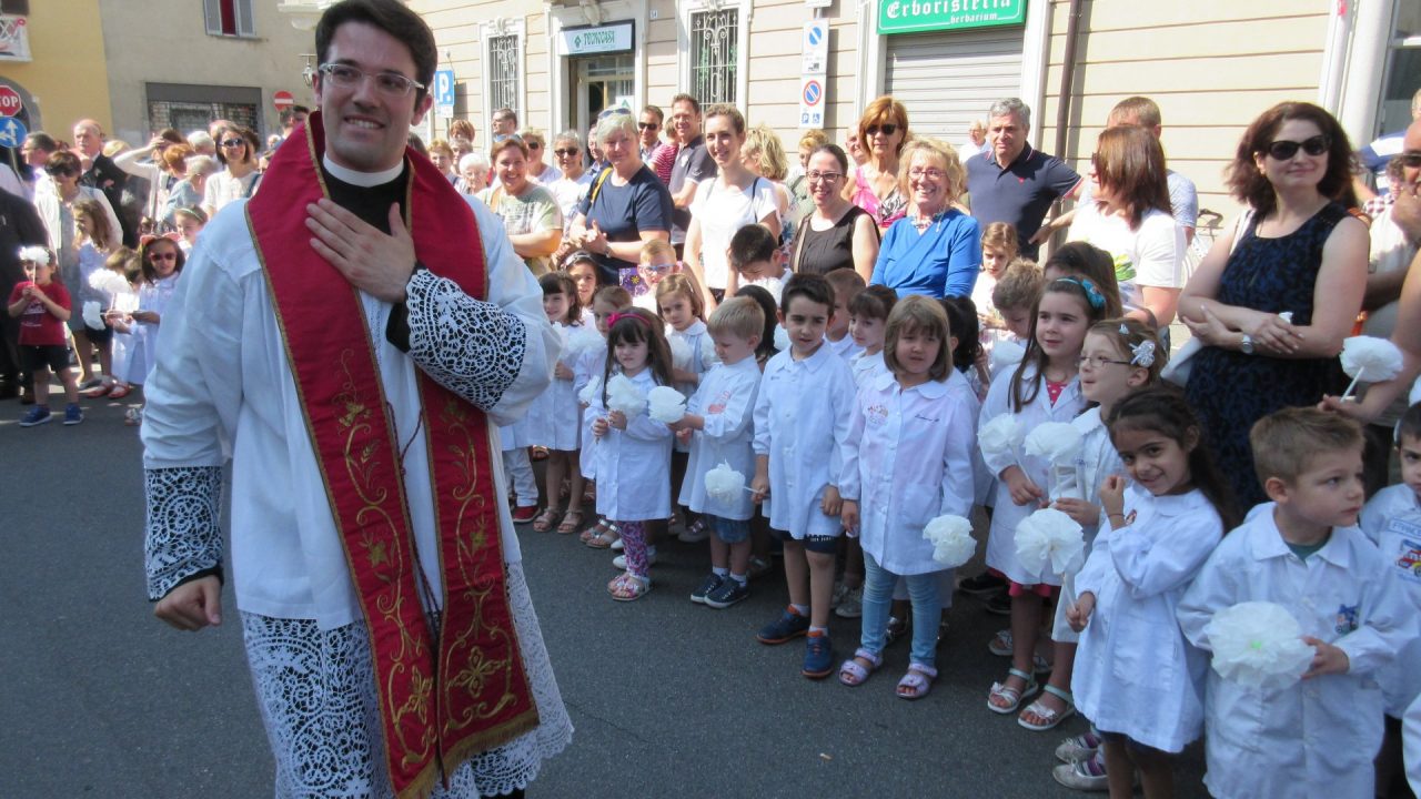 A Biassono comunità in festa per il novello sacerdote (LE FOTO)