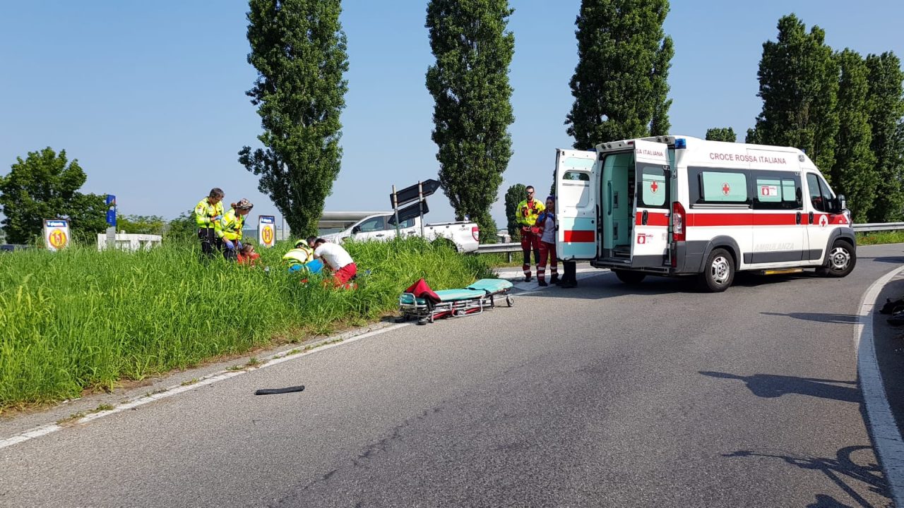 Incidente auto moto, grave un 31enne VIDEO E GALLERY