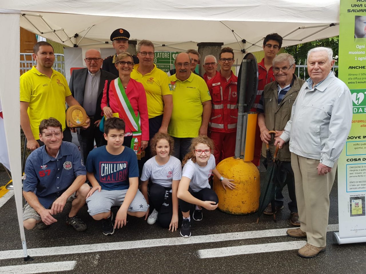 In via Mazzini un defibrillatore in memoria di due novesi