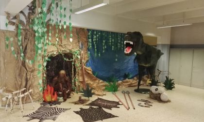 Cosa ci fa un enorme dinosauro alla primaria Don Milani?