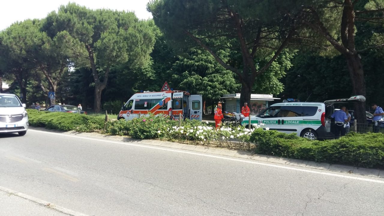 Giovane ciclista investita a Macherio