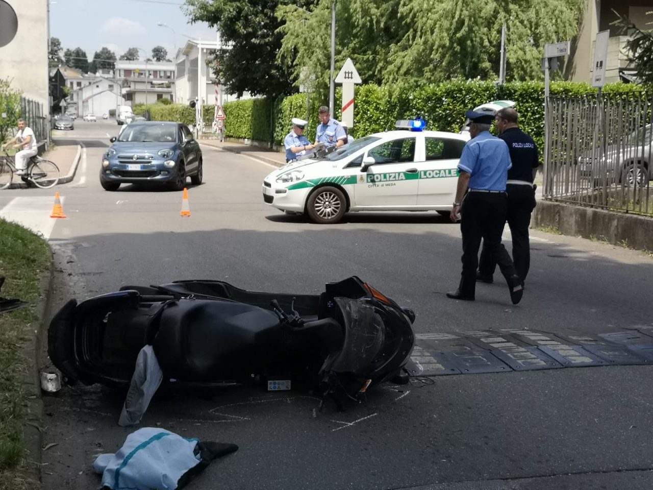 A Meda motociclista si schianta in via Trento FOTO