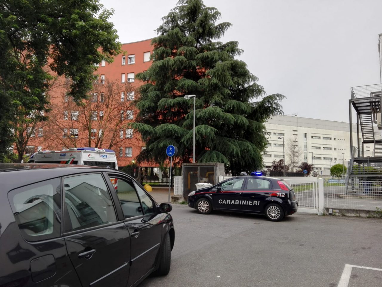 Rapinato a colpi di bottigliate: rubati anello e bracciale