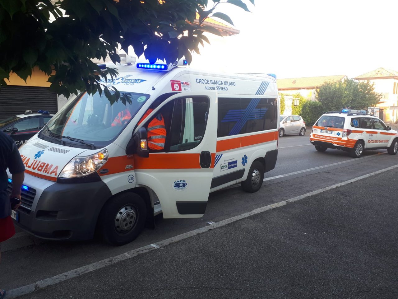 Ciclista investito, sul posto anche l’automedica