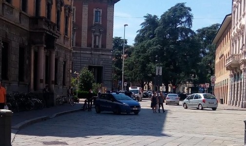 Tenta di rubare due bici in pieno giorno: arrestato