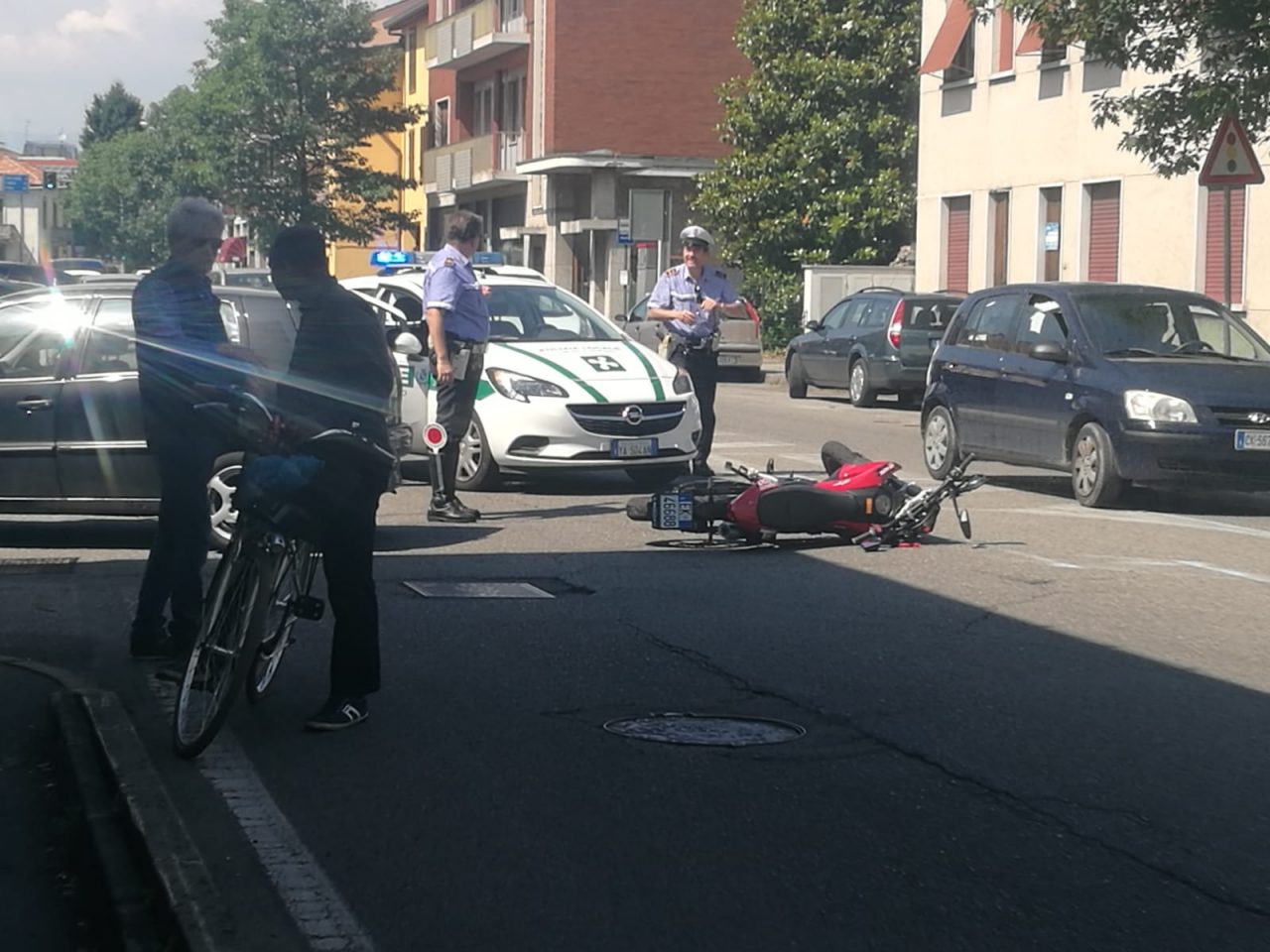 Schianto in moto, 16enne in ospedale