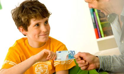 Vacanze estive: i genitori lombardi spendono 150 euro a settimana per intrattenere i figli