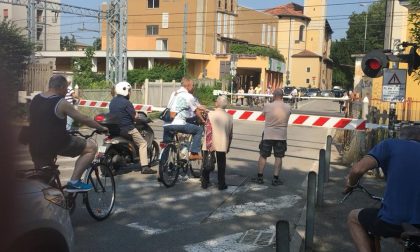 "Chiuso per voi", Zucchi attacca la Giunta sul passaggio livello