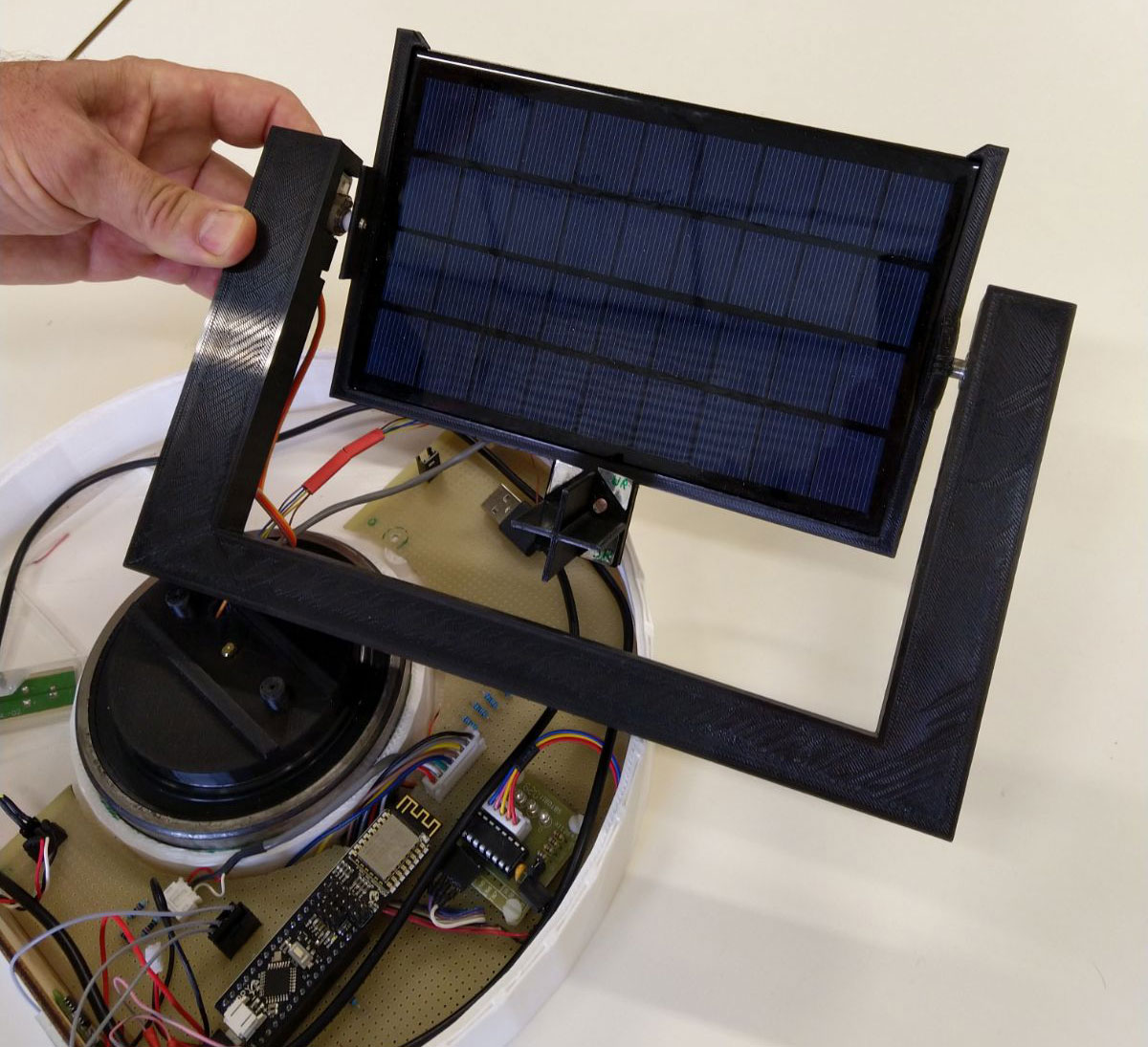 I ragazzi dell’Einstein realizzano un inseguitore solare