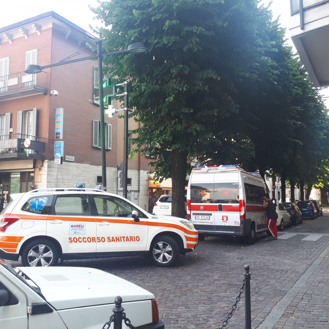 Seveso, donna accusa malore in centro città