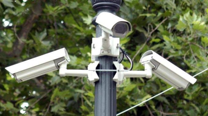 Furti e vandalismi in aumento in zona stazione, chieste le telecamere