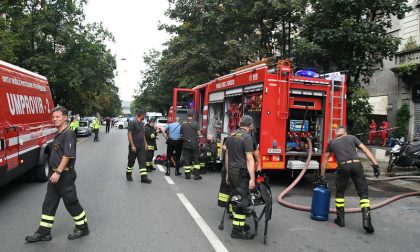 Incendio a Milano, in fiamme un appartamento