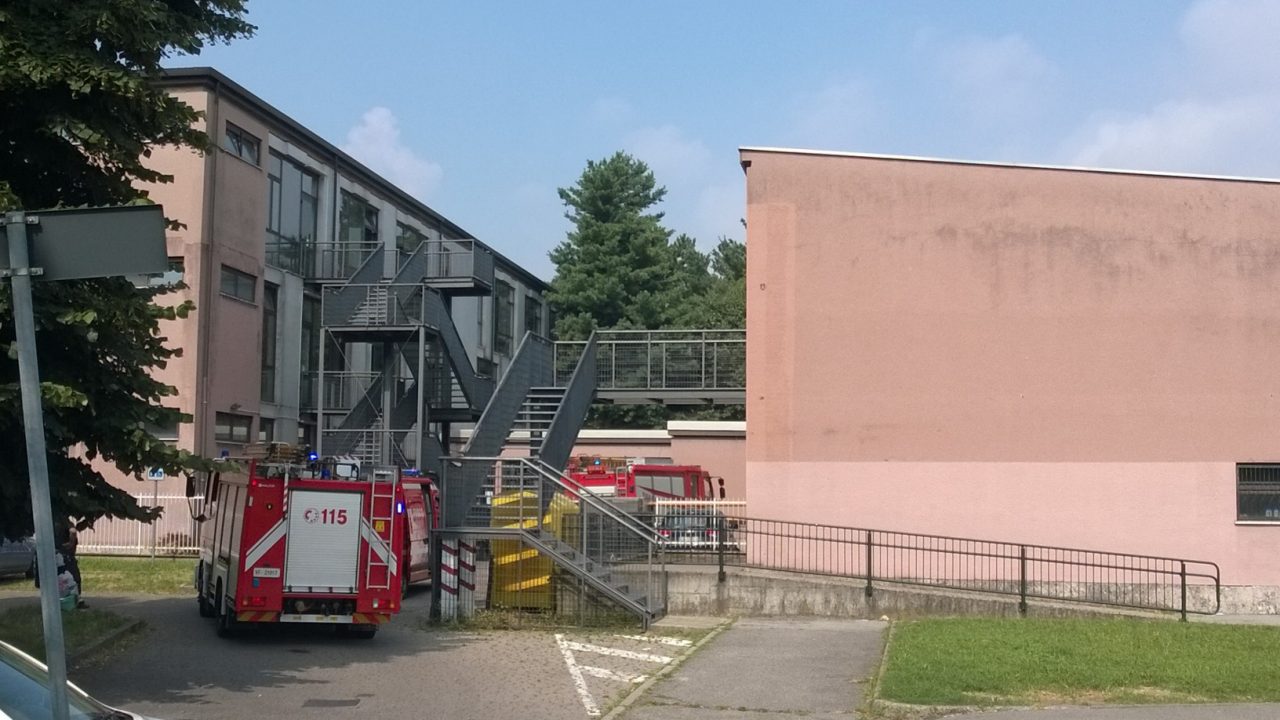 Muggiò: Vigili del fuoco all’opera alla primaria Casati per un corto circuito