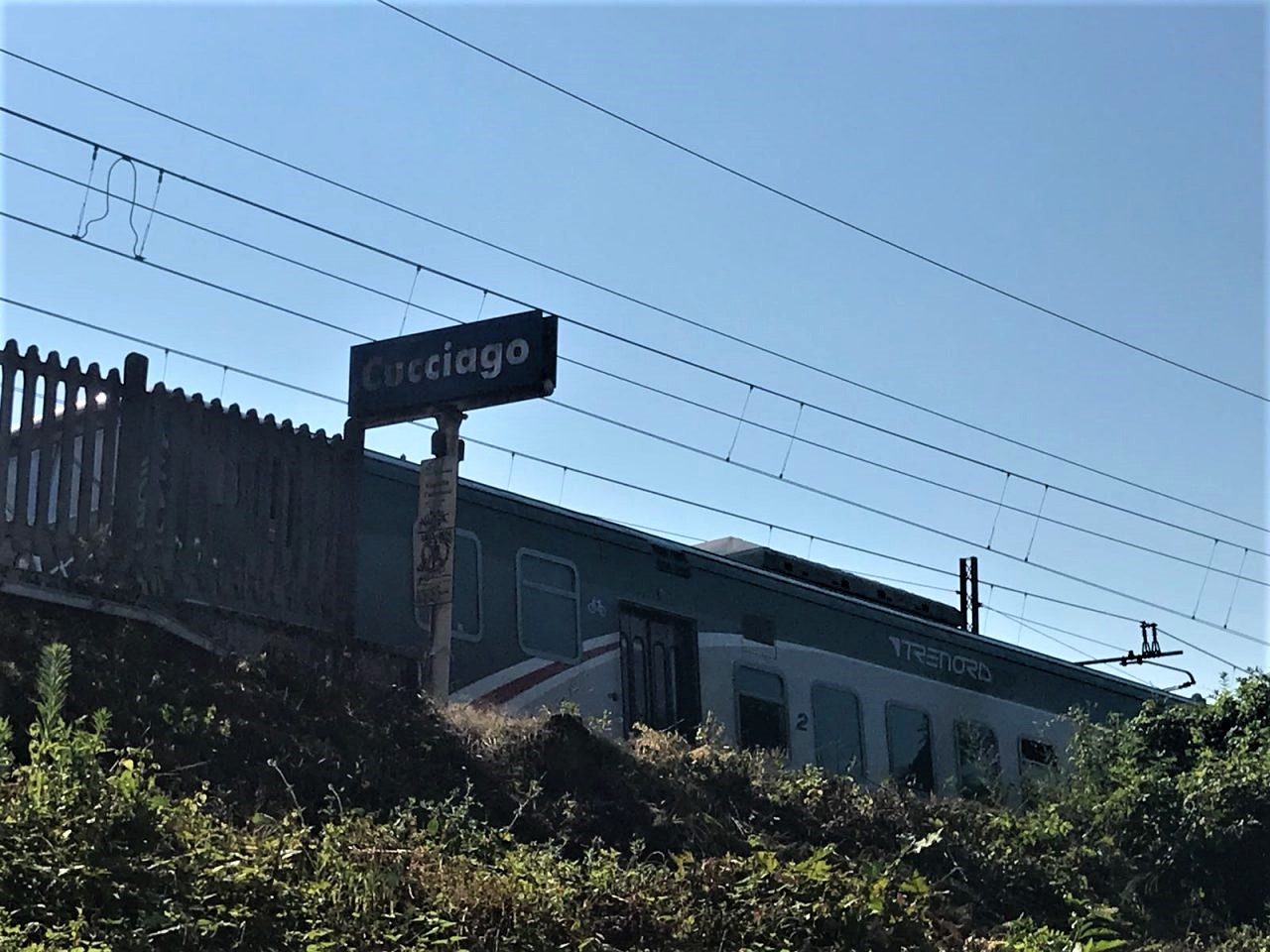 Travolto e ucciso dal treno, disagi alla circolazione ferroviaria FOTO
