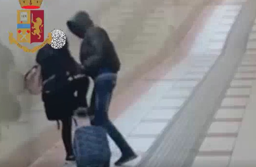 Rapine e furti in stazione: incastrato dalle telecamere e dal coraggio di due ragazze